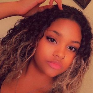 Meet your Posher, Deeira